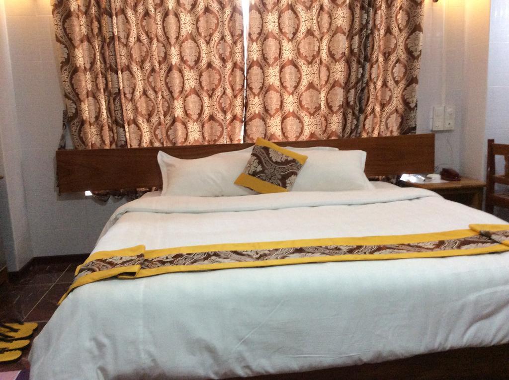 Hotel Ye Myanmar Мандалей Екстериор снимка